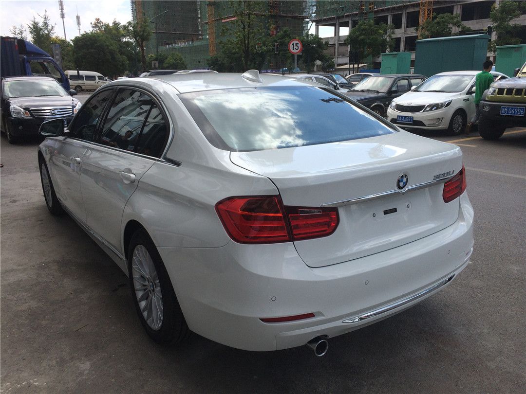 18款宝马320i贴黑色车衣,宝马320li运动套装贴膜