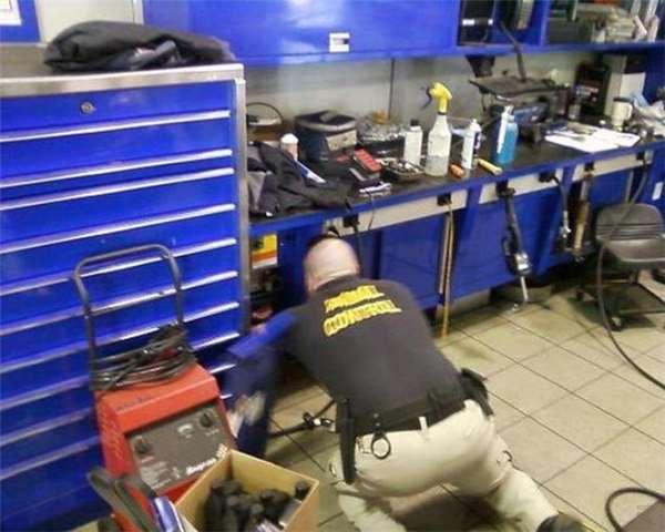 开不到5千公里的奥迪车出现异音,开回原厂维修时令人哭笑不得