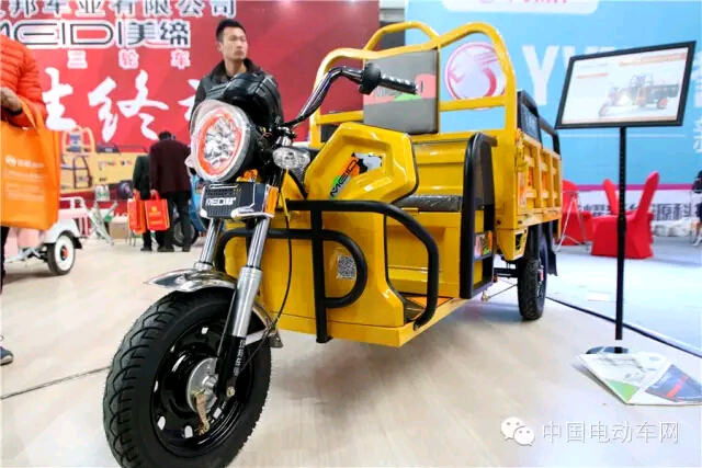 广角镜头——猛戳链接就能换个姿势看徐州展会！