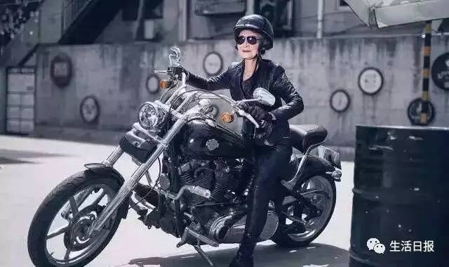 女子丢手机报警想要无偿找回,女子丢失手机被捡到要求道歉