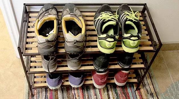 鞋子放的时间长了有异味怎么办,新鞋子有刺鼻异味怎么快速去除