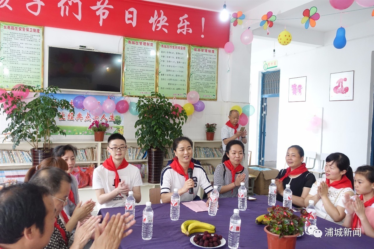 老师给孩子们过六一,小孩们过六一是怎么过的呢