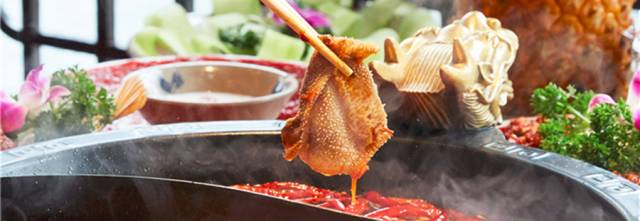 净往自己脸上贴金的冰激凌，还挺红