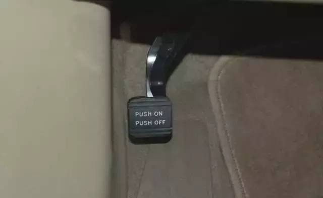 脚刹和机械手刹哪个好,脚刹跟电子手刹哪个好