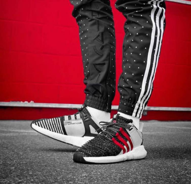 一脱鞋脚臭咋办,球鞋容易臭怎么除臭的有效方法