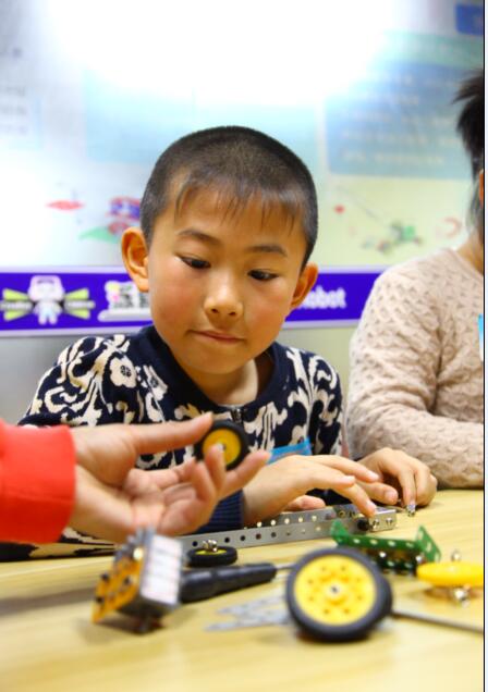 顺德盛·今日莱阳小记者团亲手制作机器人