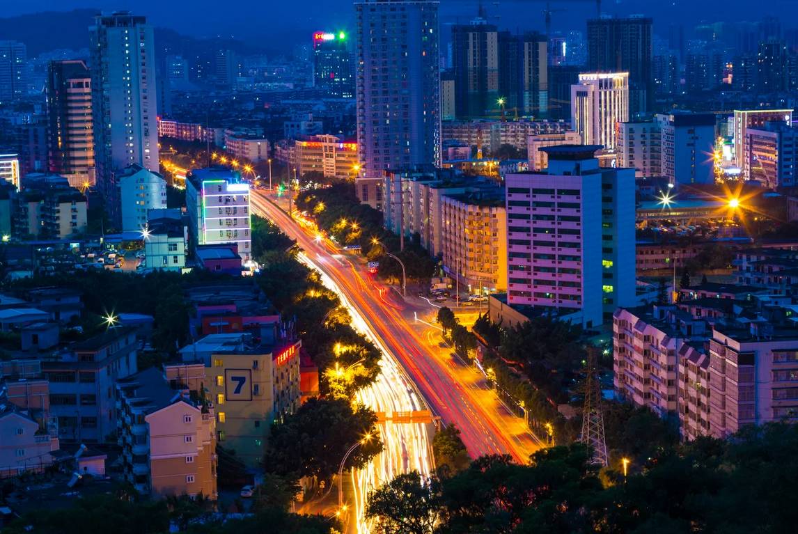 从基础教程到题材选取再到实用技巧，手把手教你玩转夜景拍摄！