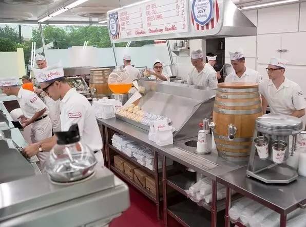 麦当劳重新卖奶昔,麦当劳早年创业