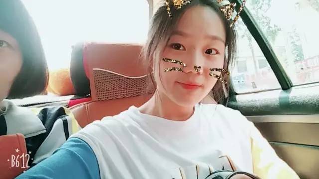 端庄优雅发型你们学会了吗,这款发型大气又端庄你们学会了吗