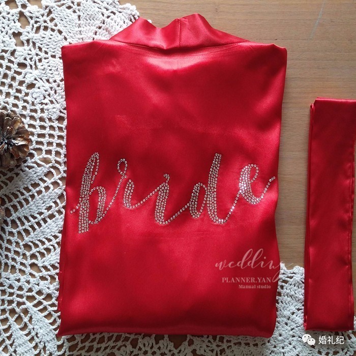 安以轩婚礼晨袍,安以轩陈荣炼婚礼晨袍