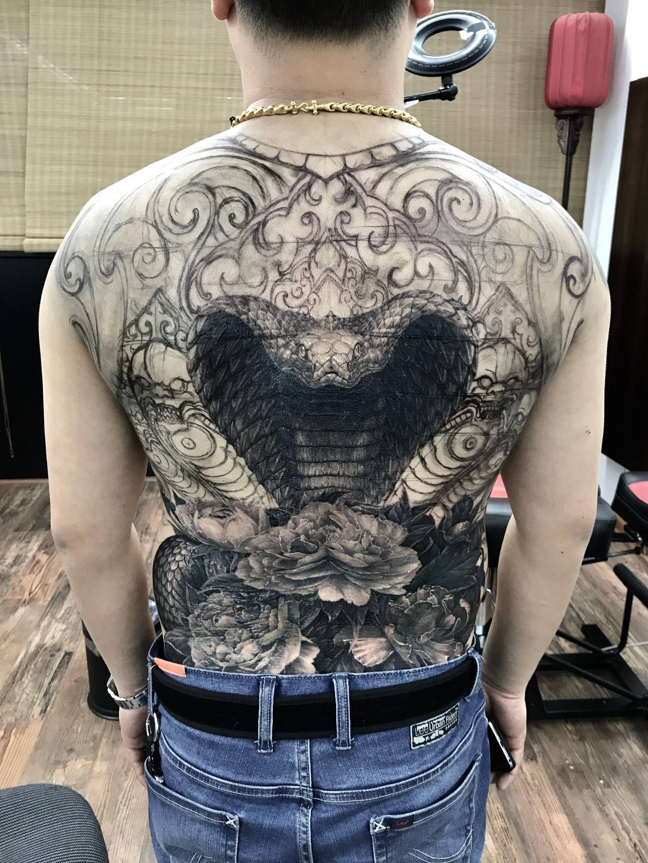 岳阳新刺客纹身多少钱,岳阳新刺客满背纹身