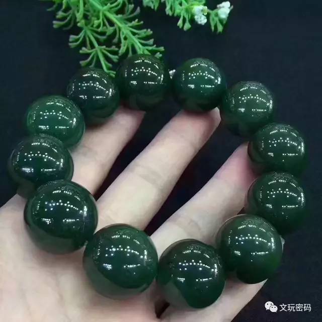 碧玉是和田玉的一种吗,为什么有人喜欢翡翠