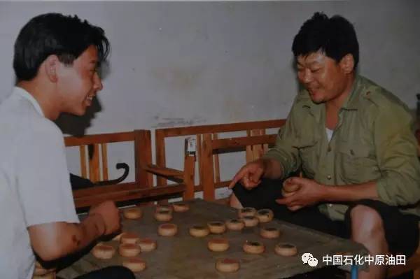 油田老照片,曾经有上万人居住的地方