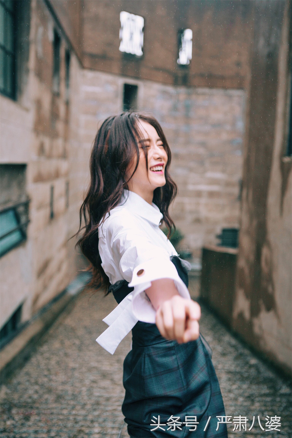 柴碧云曝鬼马写真笑容明媚尽显俏皮搞怪本色