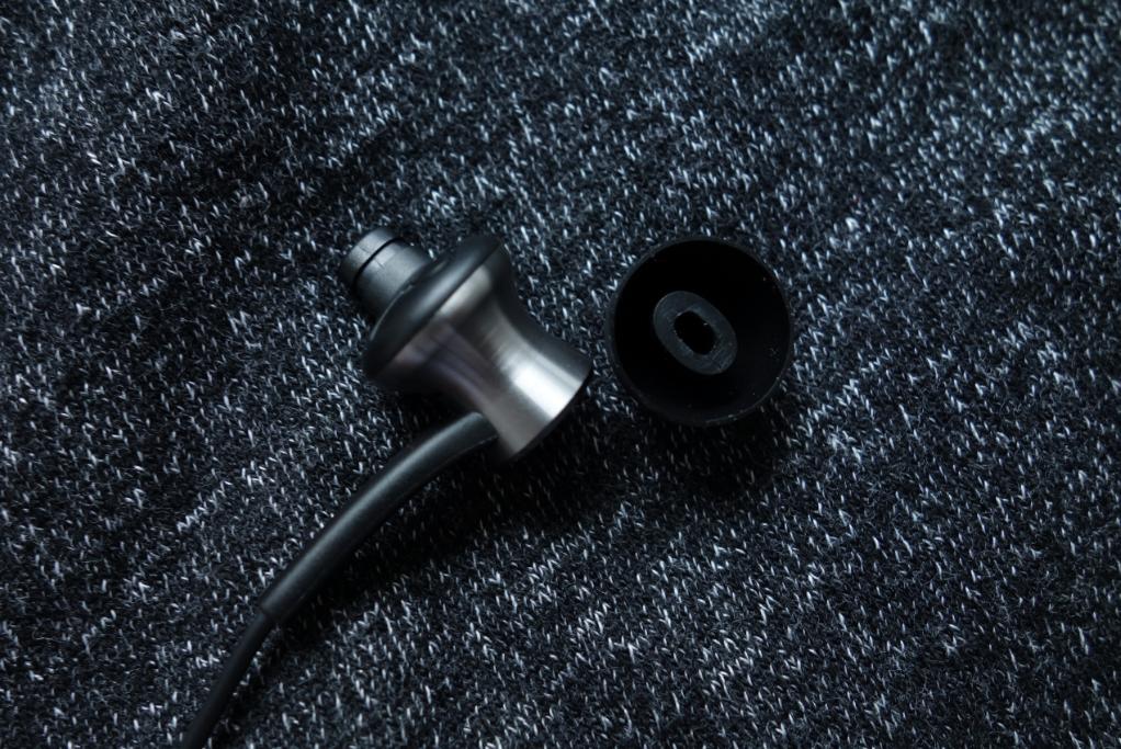 一不小心就把苹果的设计比了下去国产耳塞第一把交椅苹果专属1MORE圈铁降噪耳机问世啦