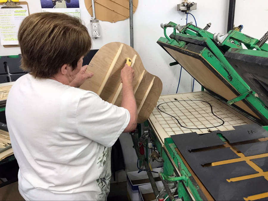 极速快报：弘力乐器2017加拿大Godin吉他工厂参观第一天精彩视频