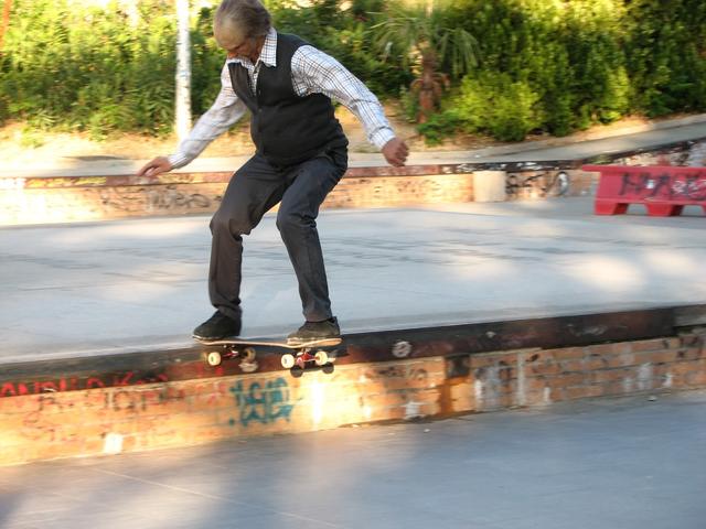 假老头完虐青少年，剧情反转，画风突变