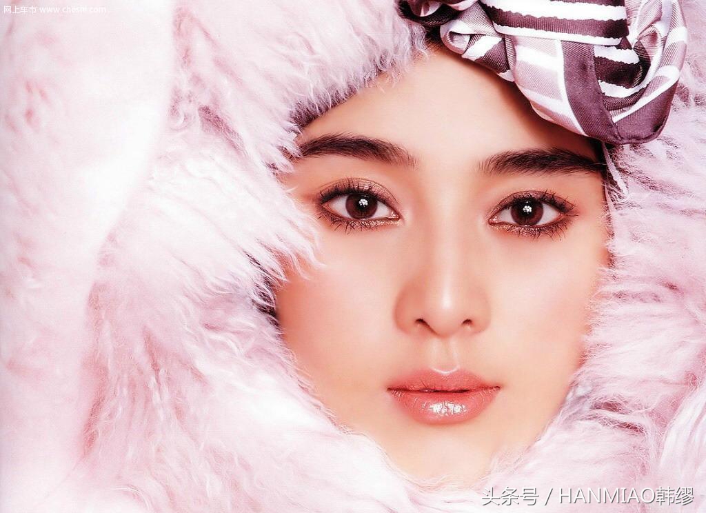 范冰冰晒九宫格睡衣自拍,范冰冰敷着面膜