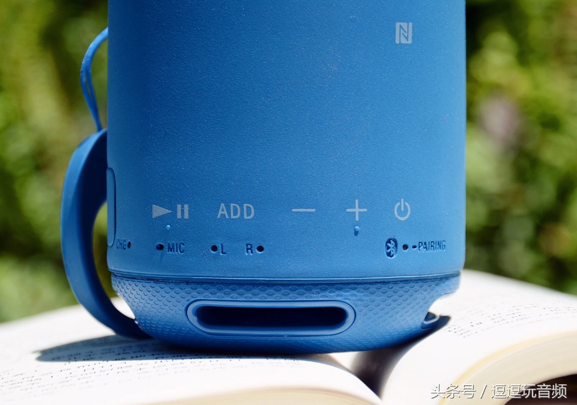 向超便携宣战索尼蓝牙音箱SRS-XB10对比JBLCLIP2
