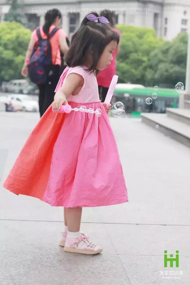 汉口江滩秀,潮童街拍视频