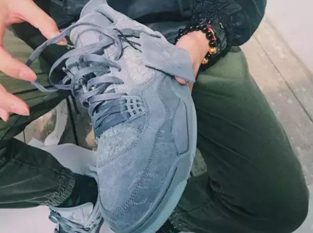 帆布面、皮革面、网状面估计你都有了,今天和你聊聊麂皮鞋