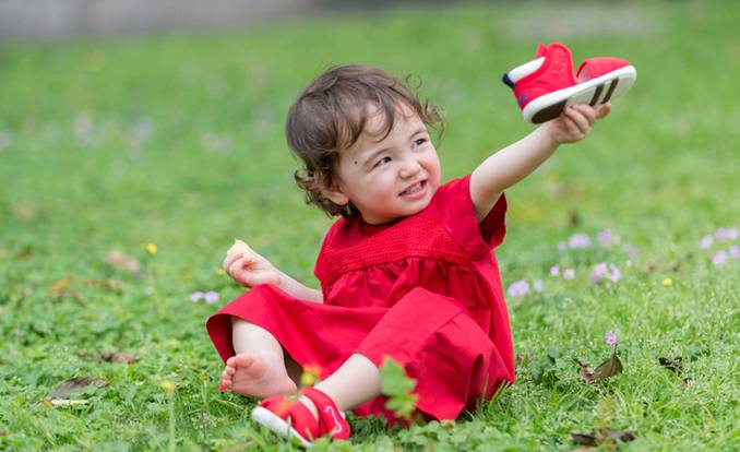 给孩子挑一双好的凉鞋,给婴儿选凉鞋选什么牌子好