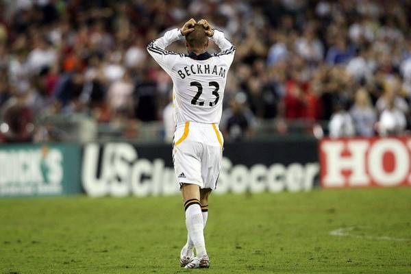 足球最美时刻视频,贝影在足球场上