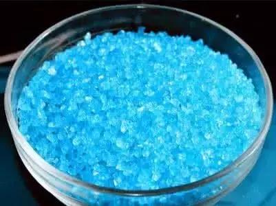 休闲鞋脚后跟磨脚小妙招,鞋子磨脚最简单的方法