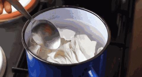 清理衣服上陈旧的油渍污渍小妙招,衣服汗渍污渍去除的最佳方法