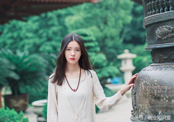 新手开化妆品店要如何进货,目前开化妆品店有哪些前景