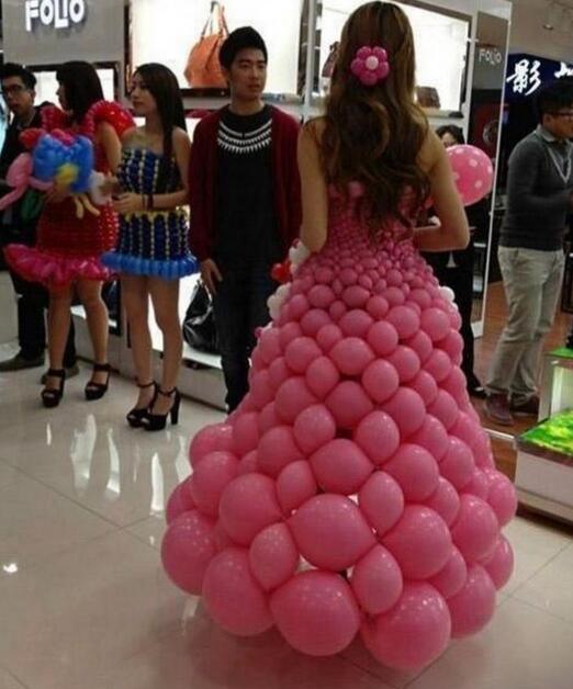 我就想问问这姑娘，万一气球破了怎么办