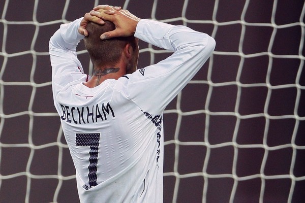 足球最美时刻视频,贝影在足球场上