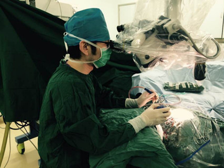 脊柱裂和脊柱有缝隙有什么区别,脊柱裂是骨骼病症吗