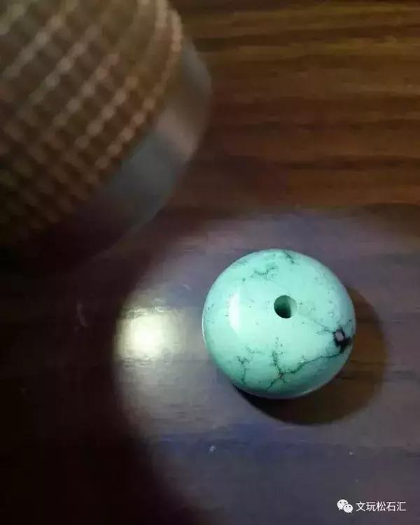 如何分辨有铁线的绿松石真假,绿松石泡水怎么看真假