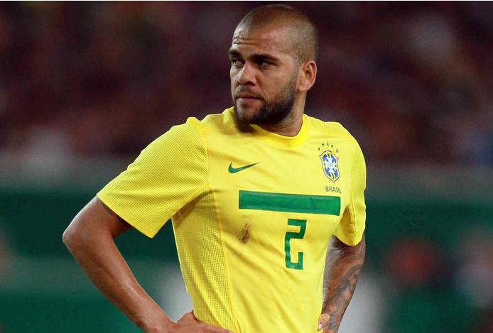 足球场上最关键最不可替代的位置,现代足球什么位置最吃香