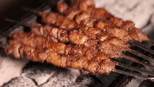 冰煮羊涮羊肉,涮羊肉在锅中翻腾的样子