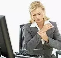 睡醒觉手脚发麻是什么原因,睡醒后两脚发麻怎么治