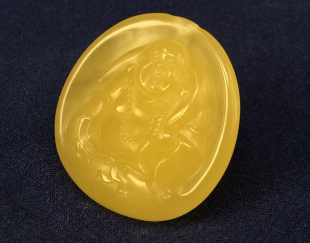 蜜蜡打孔时出现裂纹还可以穿绳吗,怎样看蜜蜡上面的是裂纹还是沁色