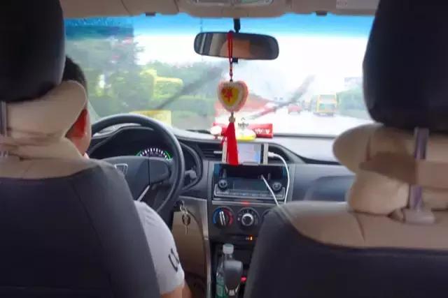 滴滴暖心服务,滴滴免费送医护