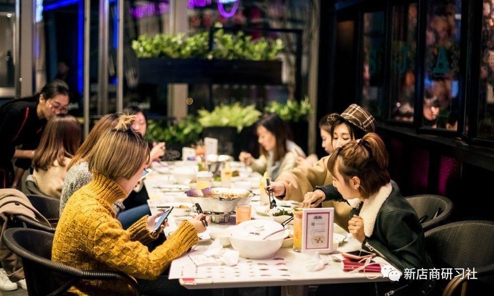 何谓“餐饮品类之王”?看看探鱼、撒椒就知道了