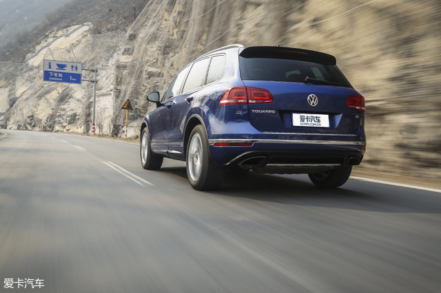 大众途锐对比沃尔沃xc90,大众途锐越野测试xc90