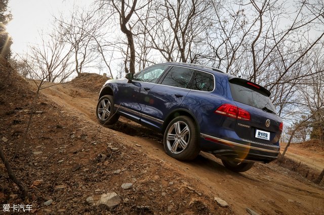 大众途锐对比沃尔沃xc90,大众途锐越野测试xc90