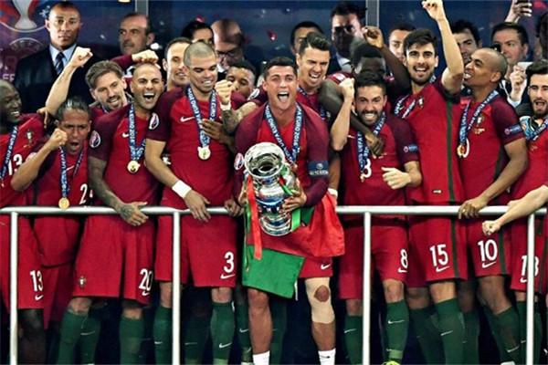 足球小将原型有罗纳尔多吗,足球小将双铲罗纳尔多