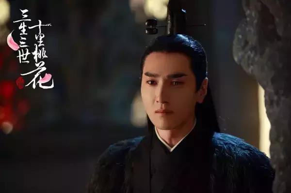 从面瘫视帝到哭戏之王，曾被骂丑八怪的他，不但演技了得，还娶了国民女神！