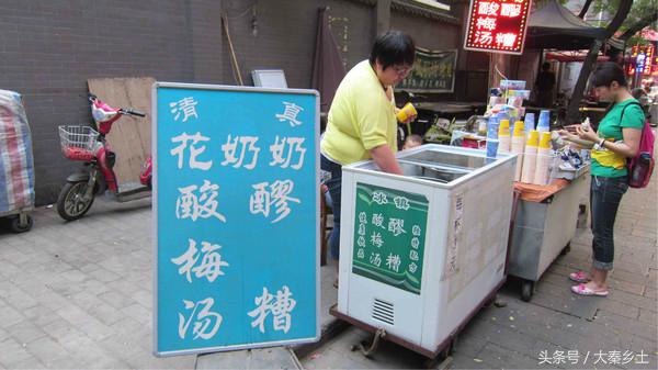 又到了一年一度的小龙虾盛宴了大家如何在家吃到小龙虾？西安这条街美食秒杀回民街统统吃一遍才过瘾？