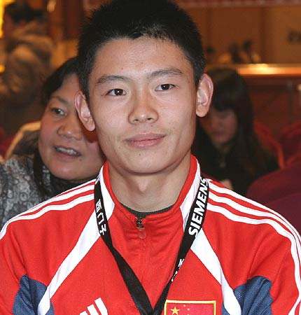 呵呵,为了让球队实力增强,足协又想出新高招,花钱求对手比赛