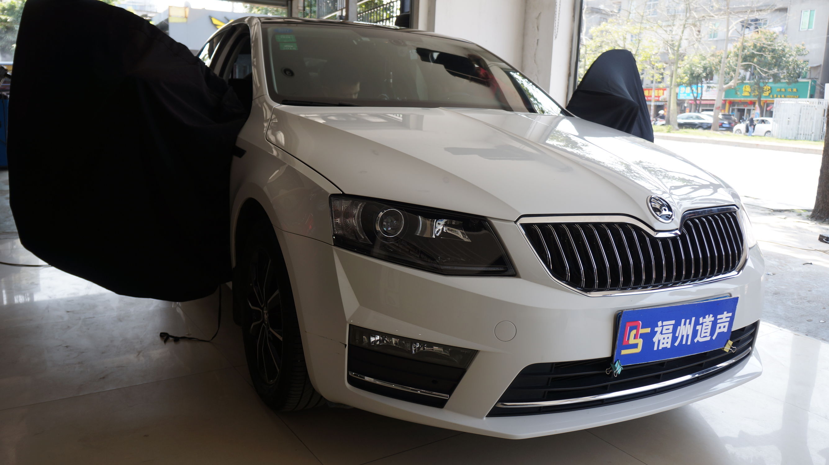 斯柯达明锐12款原车几个鸣笛喇叭,09款斯柯达明锐鸣笛喇叭自己更换