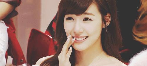 因为爱笑眼角皱纹比较多怎么办,爱笑的女孩有笑纹怎么办