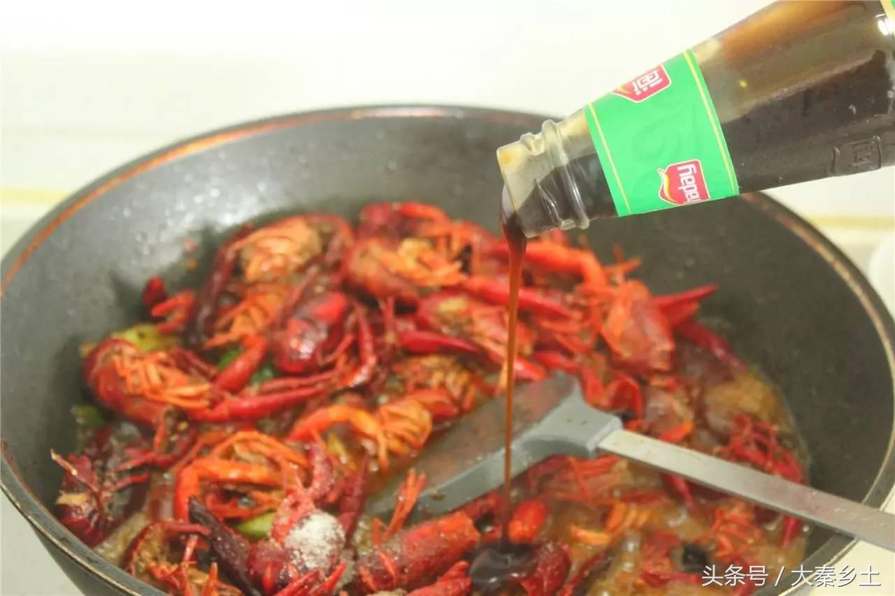 又到了一年一度的小龙虾盛宴了大家如何在家吃到小龙虾？西安这条街美食秒杀回民街统统吃一遍才过瘾？