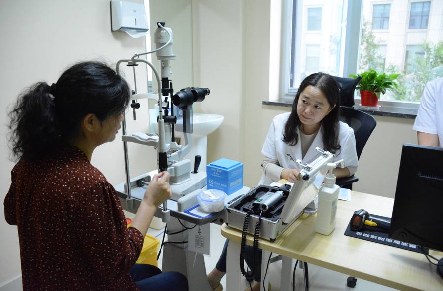 “目”浴阳光，共享蓝天—威海爱尔眼科医院爱眼日关怀老年人眼健康